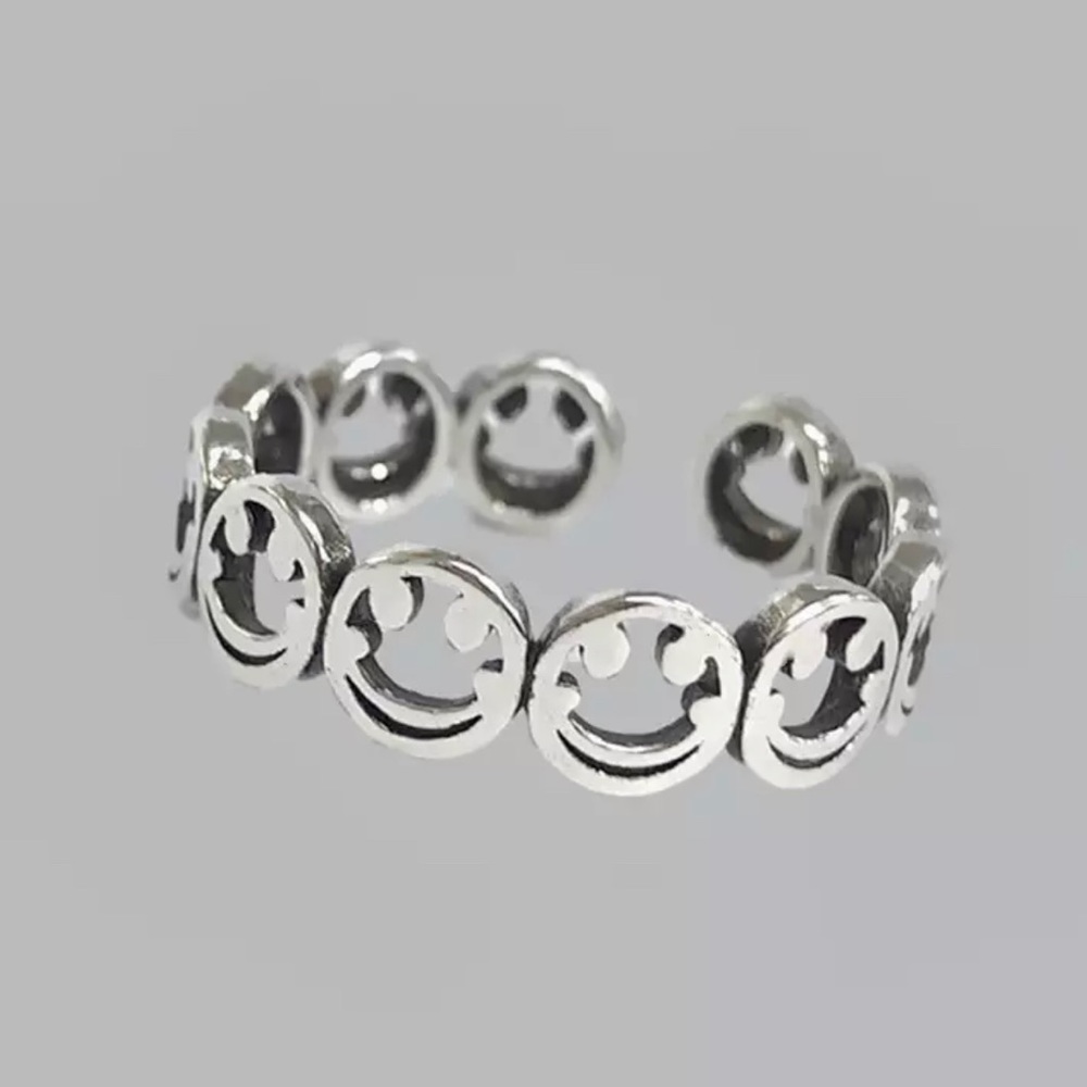 Adjustable smiley face ring